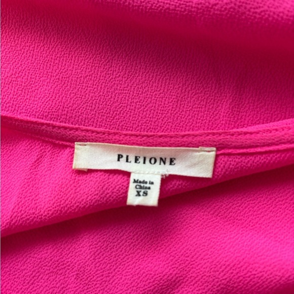 Pleione Hot Pink Ruffle Short Sleeve Blouse Crew Neck Flowy Size XS - Picture 3 of 4